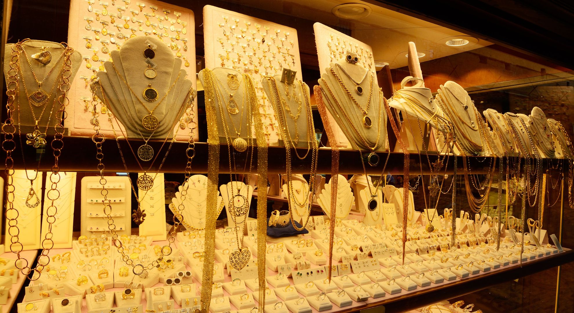 Jewelry Shop Insurance UAE: Secure Your Retail Investment